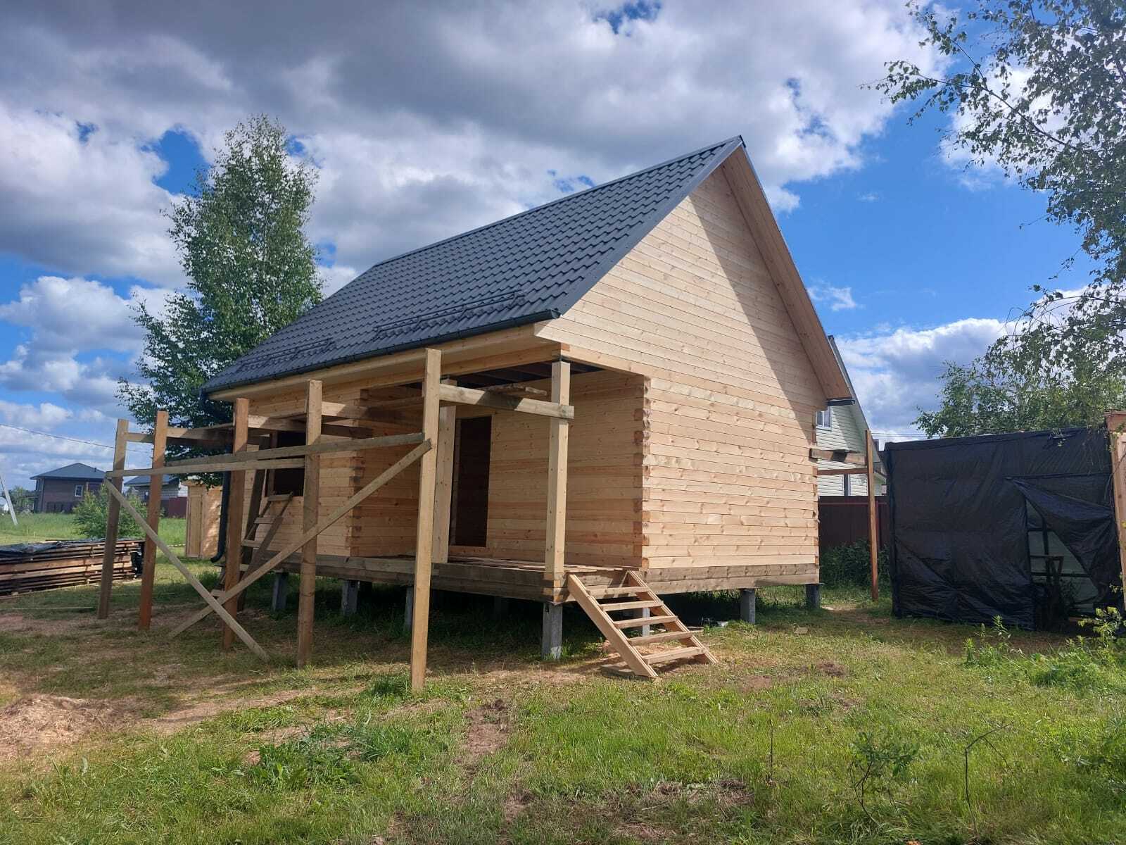 БАНЯ ИЗ БРУСА 8×6 «Б48» (84 кв.м., 2 этажа, 8 на 6, с мансардой, санузлом и крыльцом)