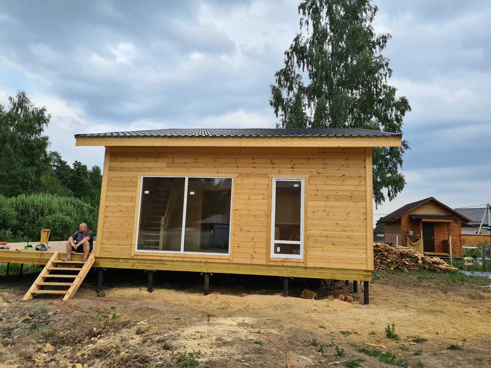БАНЯ ИЗ БРУСА 6×9 «Б54» (95 кв.м., 2 этажа, 6 на 9, с большой террасой, панорамными окнами и санузлом) — фото 5